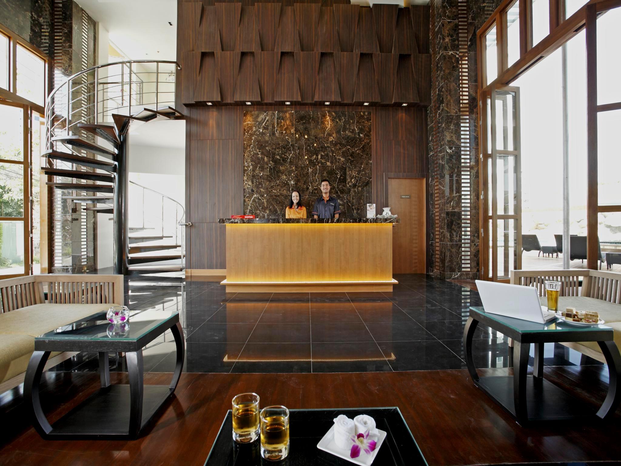 Centara Nova Hotel Pattaya Exterior photo