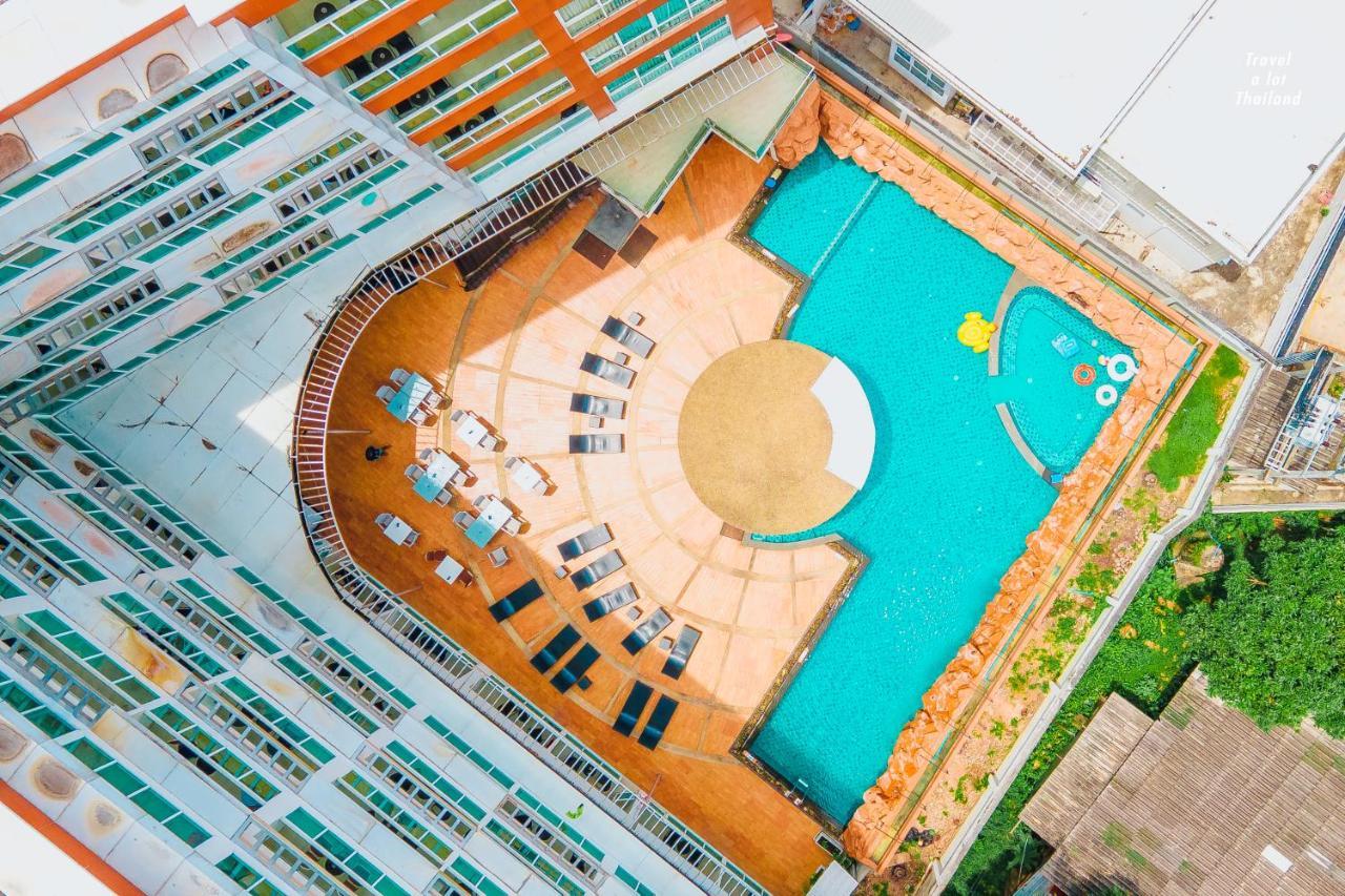 Centara Nova Hotel Pattaya Exterior photo