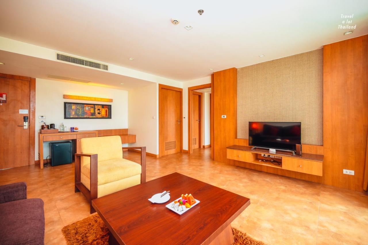 Centara Nova Hotel Pattaya Exterior photo