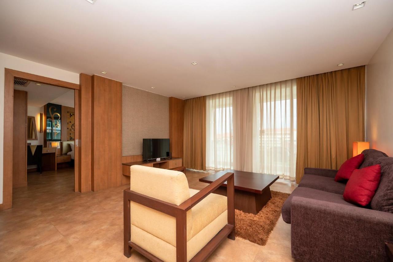 Centara Nova Hotel Pattaya Exterior photo