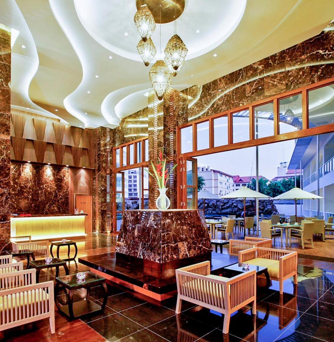 Centara Nova Hotel Pattaya Exterior photo